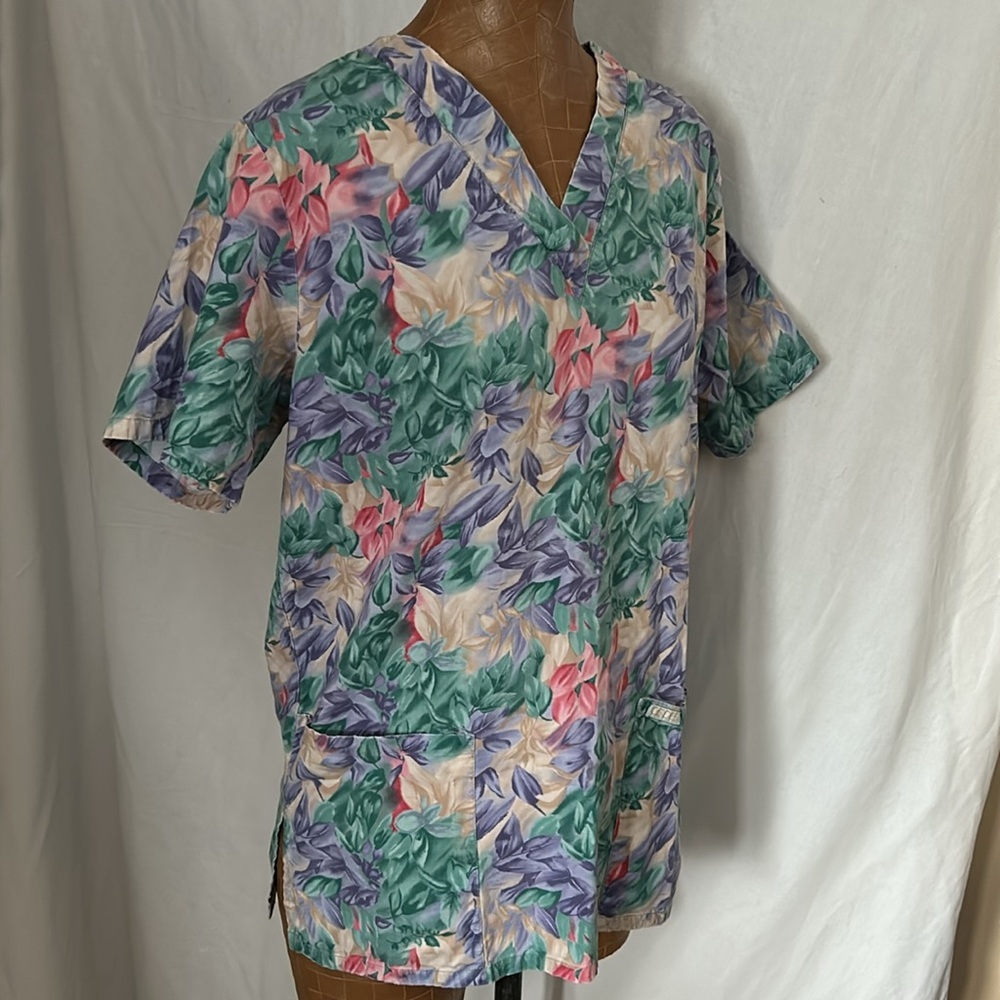 Cherokee Workwear Floral Scrub Top V-Neck Green Purple Leaf Print‎ Woman’s small